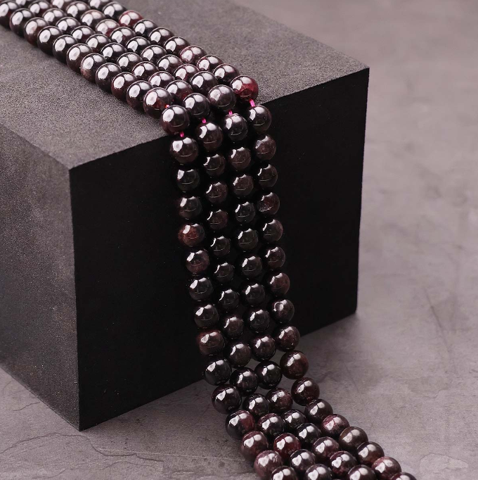 Garnet Beads line 8mm