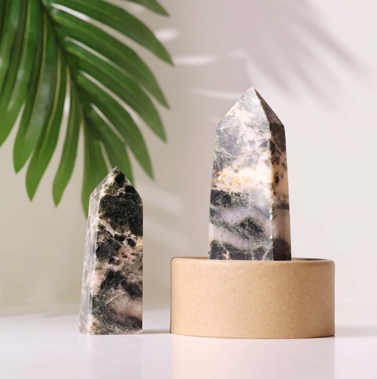 Green Kyanite In Quartz Tower