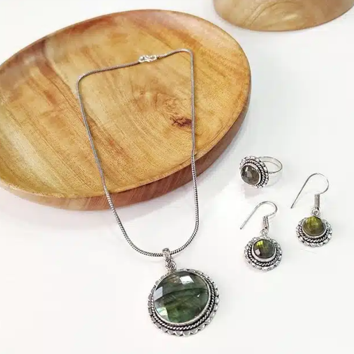 Labradorite Crystal Jewellery Set, Set of Chain Pendant, Ring and Earring