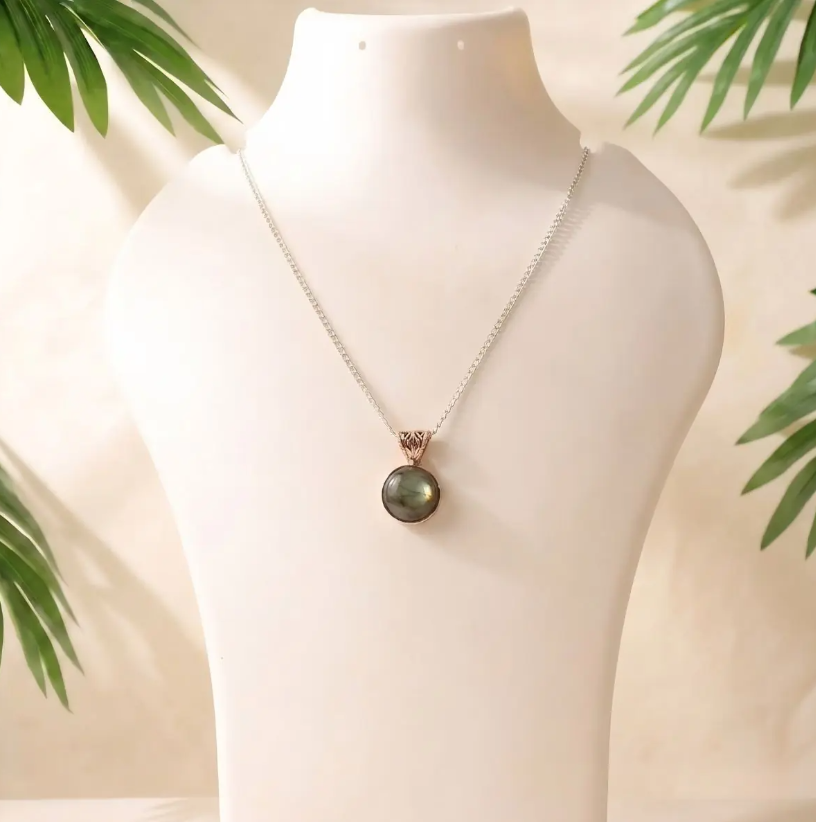Labradorite Round silver Pendant