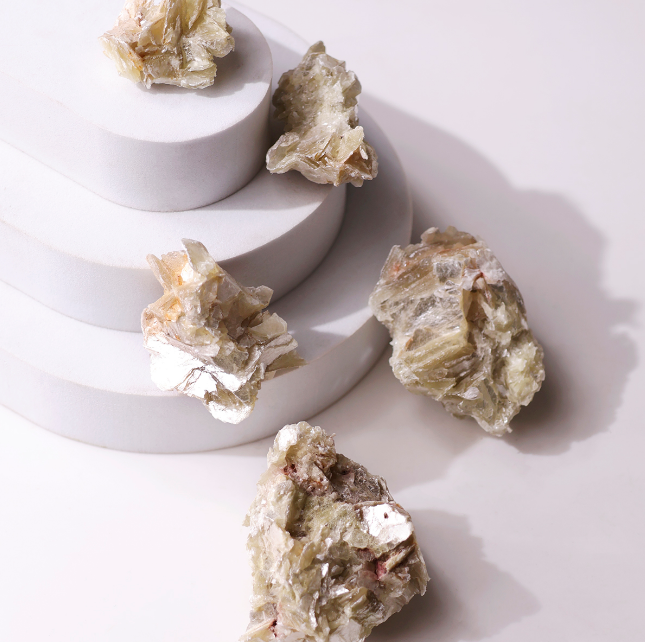 Muscovite Raw Cluster